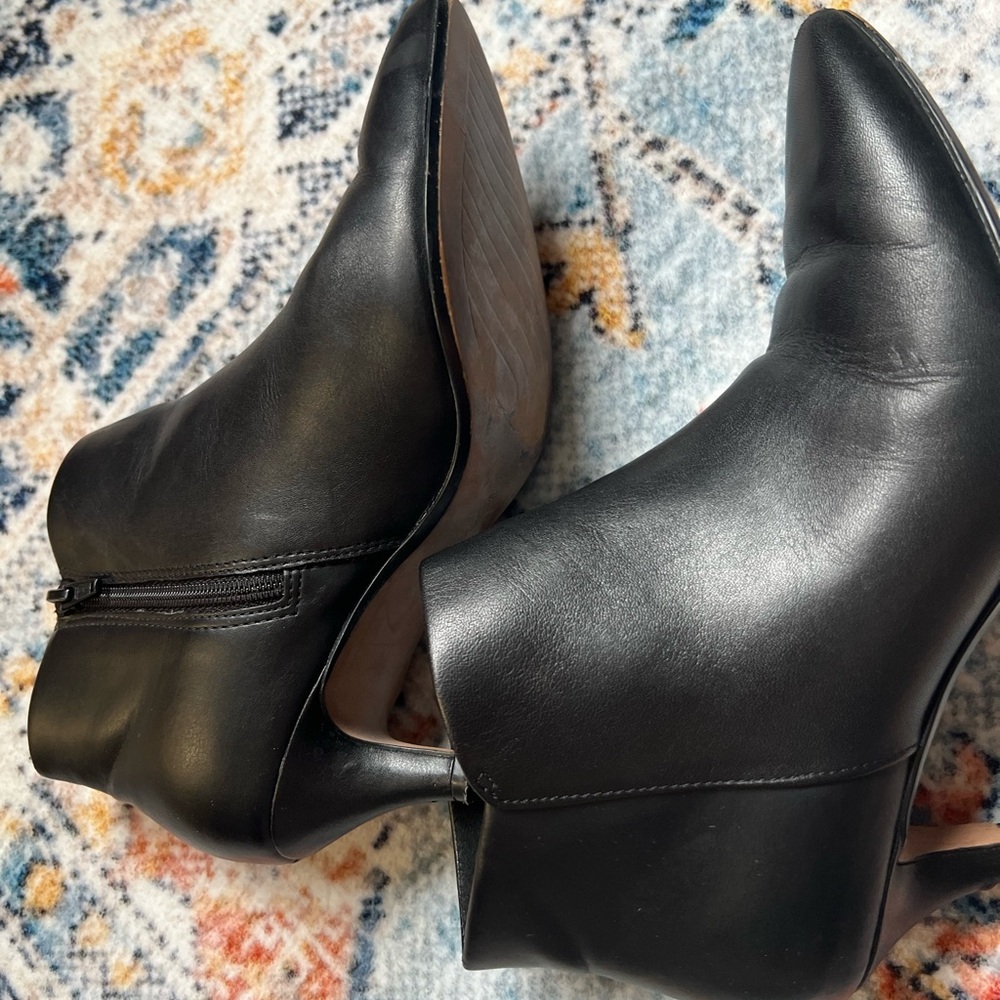 Clarks Kitten boots Size 6